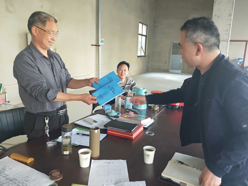 房县公共资源交易中心重细节优服务争做金牌&ldquo;店小二&rdquo;